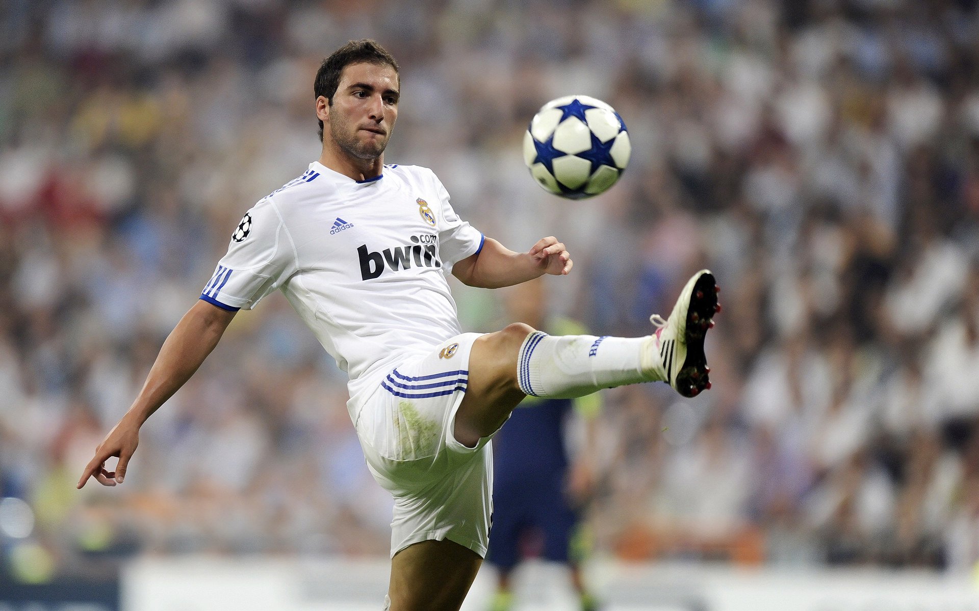 沉浸式回顾：两队激战至第4节，精彩瞬间不断！