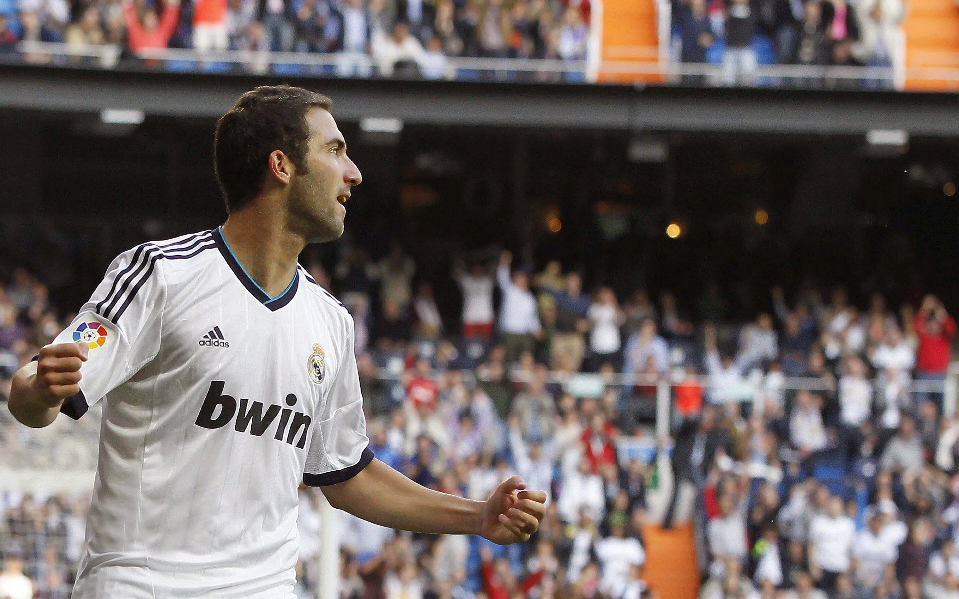 超轻材料：赛车速度的秘密武器，赛车车体材料